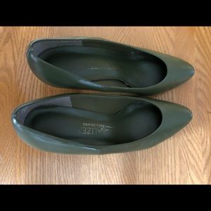 Naturalizer Olive Pumps